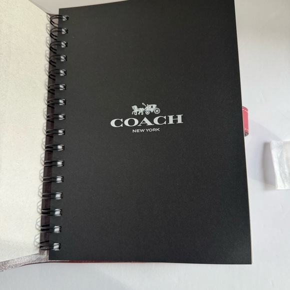 Coach Turnlock Glovetanned
Leather Notebook Rouge Pink Journal
Diary Planner - Picture 15 of 16